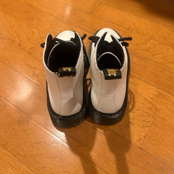Dr. Martens Luana White Leather Lace Up Boots Size 6 Never Been Worn - Picture 6 of 10